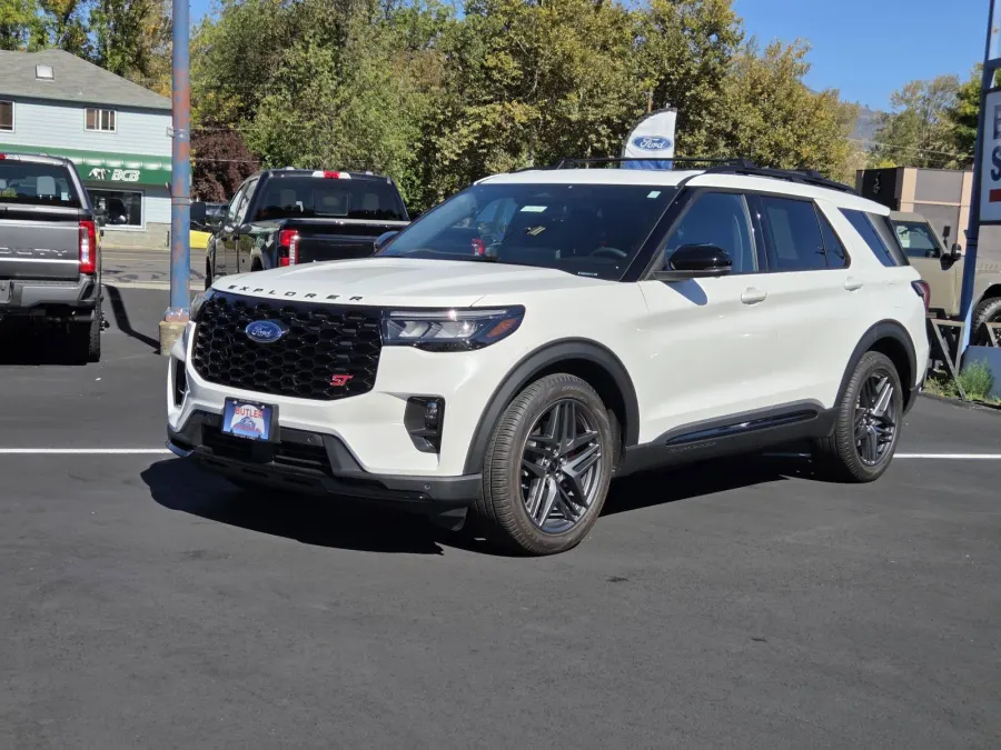 2025 Ford Explorer in White Metallic