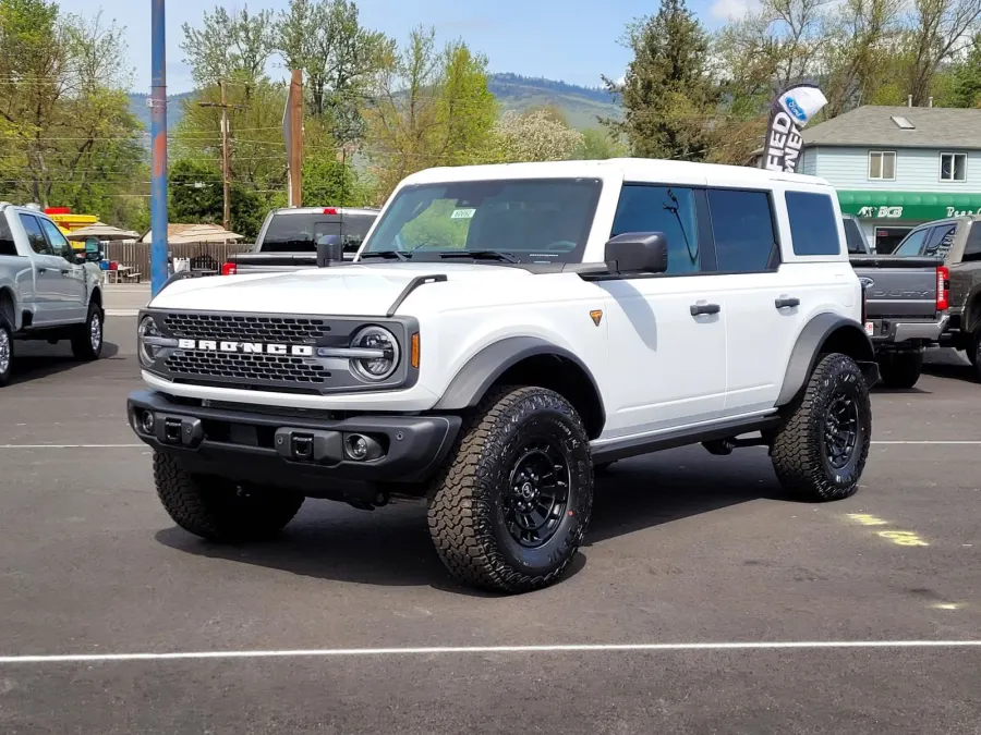 2026 Ford Bronco in Oxford White