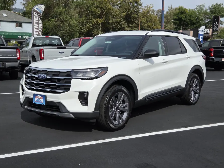 2026 Ford Explorer in Star White Metallic Tri-Coat