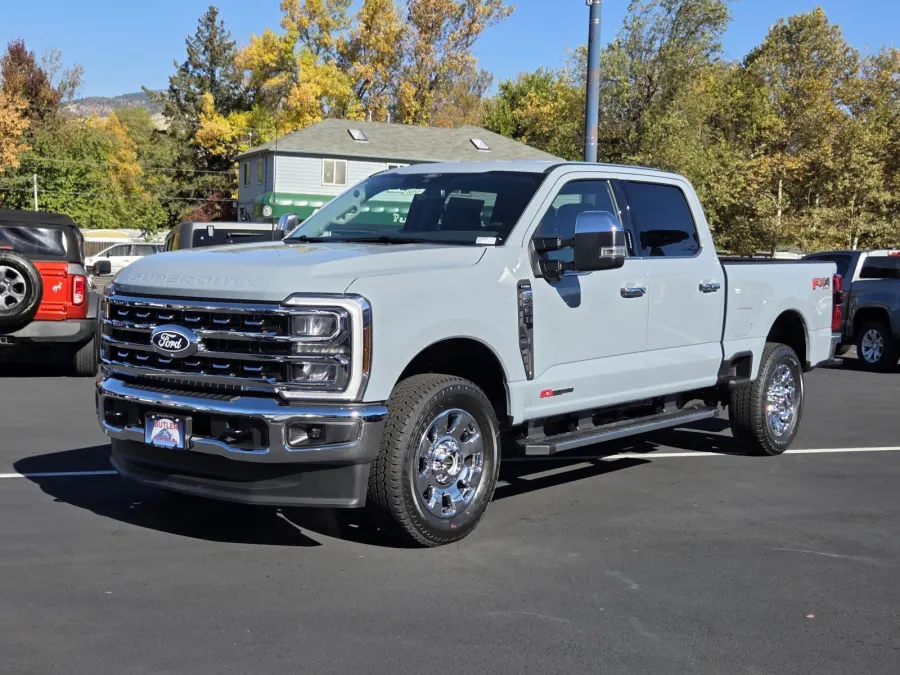 2027 Ford Super Duty F-350 SRW in Glacier Gray Metallic Tri-Coat