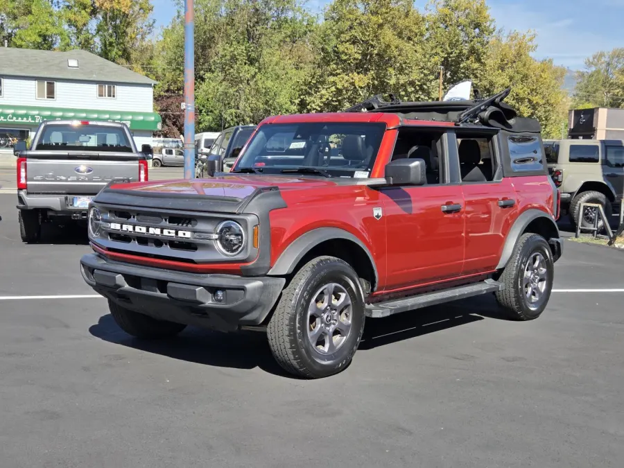 2023 Ford Bronco in Hot Pepper Red Metallic Tinted Clearcoat