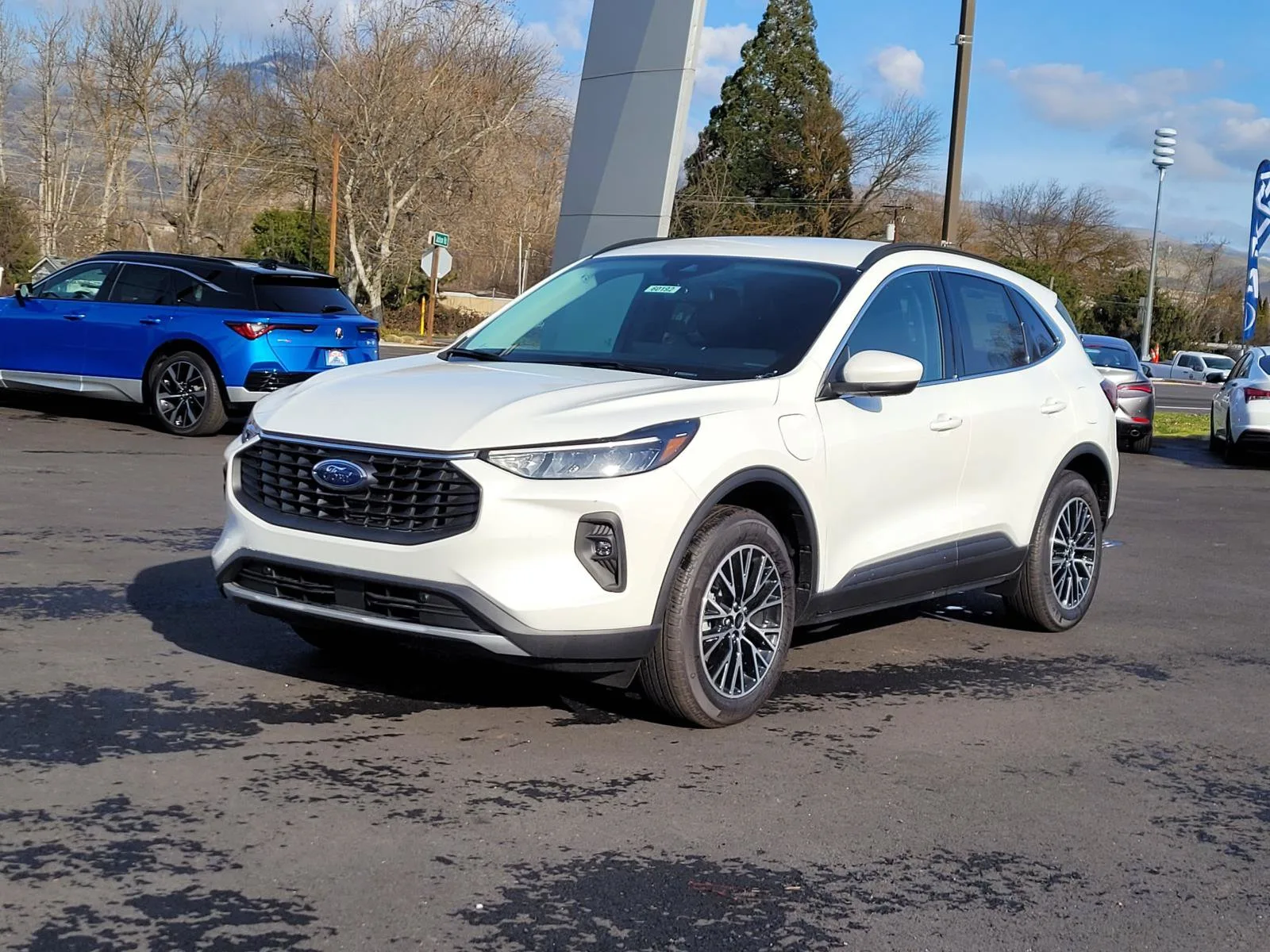 2025 Ford Escape PHEV in Star White Metallic Tri-Coat